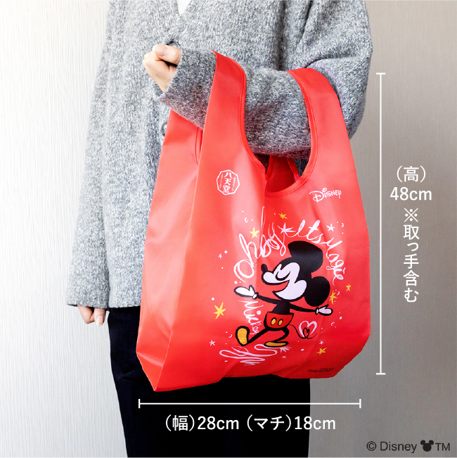 ミッキーマウスを中心にあしらった、鮮やかな“赤”がポイントのエコバッグ付き