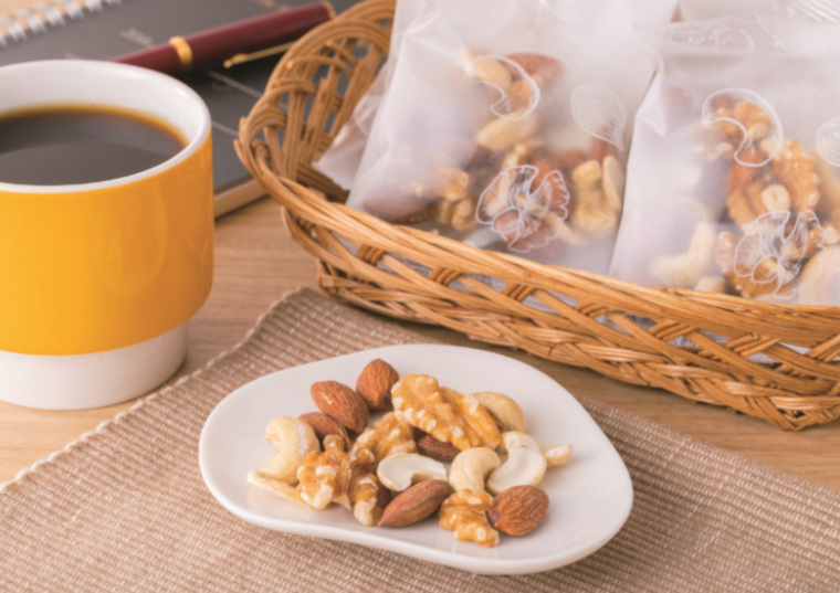 「食べたい分だけミックスナッツ　２０ｇ×３０パック」の商品画像