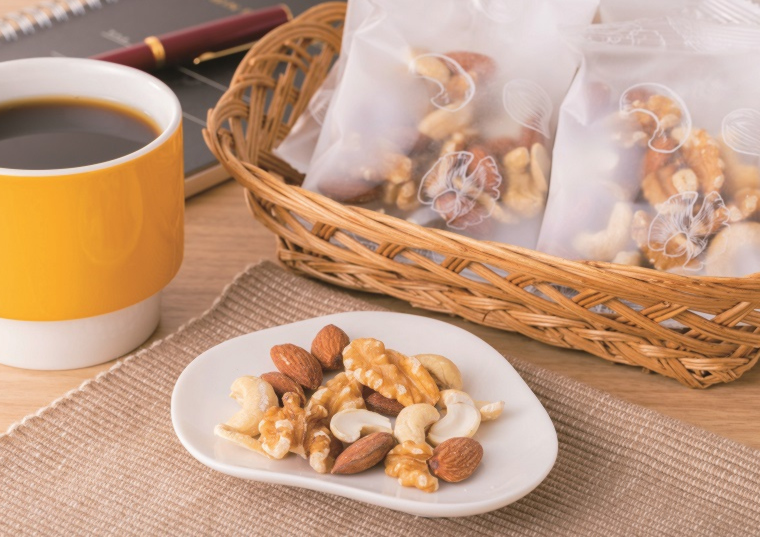 「食べたい分だけミックスナッツ　２０ｇ×４５パック」の商品画像