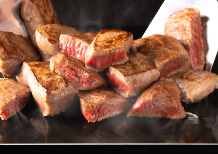 「米沢牛一口赤身ステーキ【松】　計４５０ｇ（計１５枚入） 」の商品画像